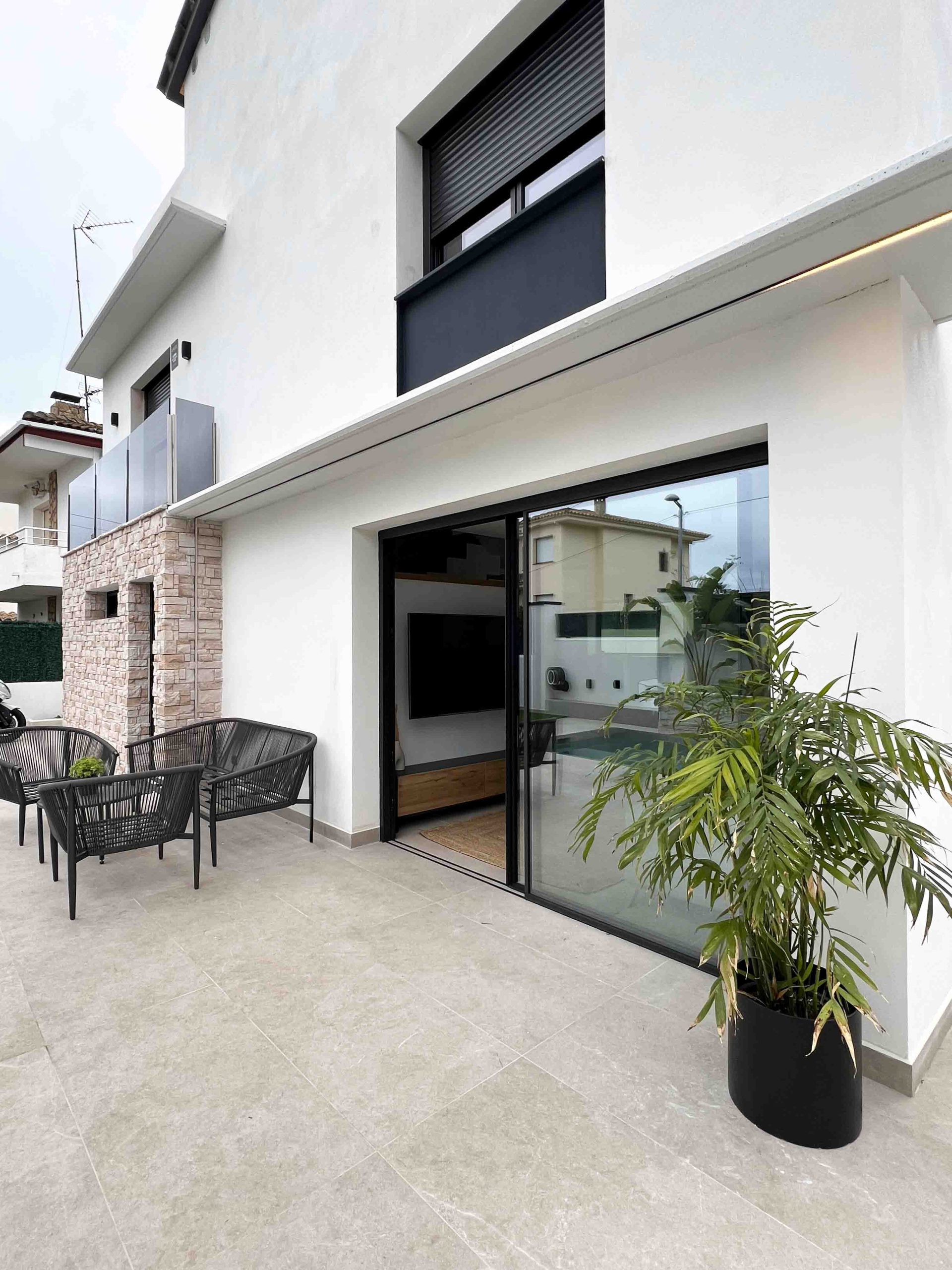 Ventanas de aluminio K·LINE instaladas por Alustetic