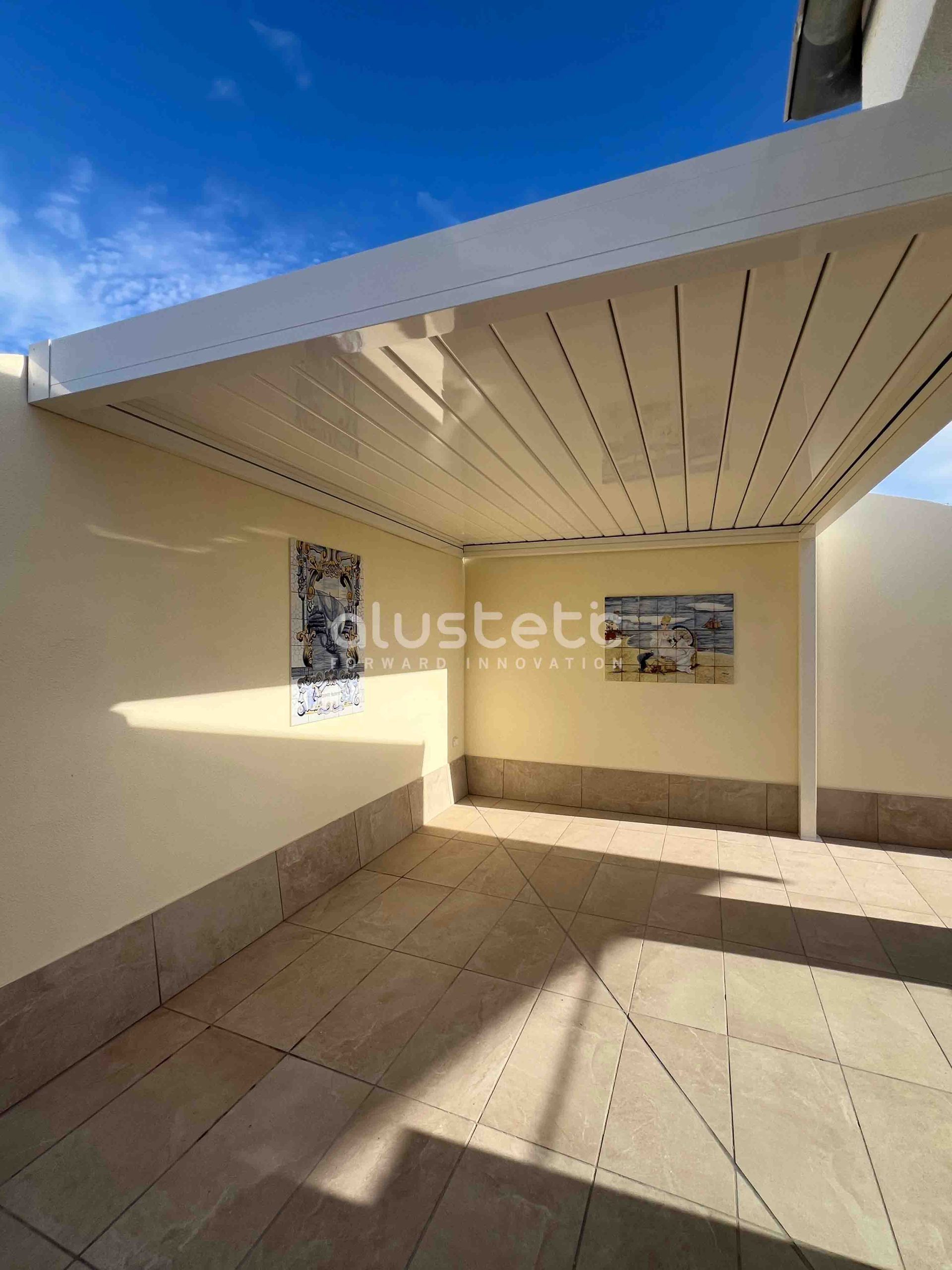 Proyecto de pérgola bioclimática grande realizado por Alustetic