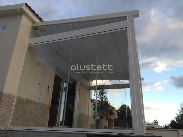 Proyecto de pérgola tensada con cerramientos laterales