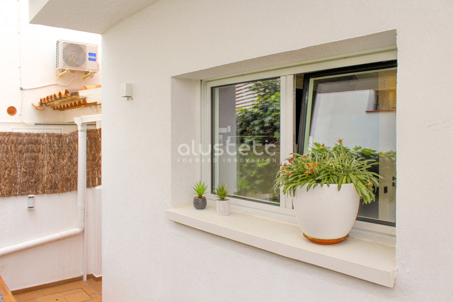K·LINE aluminium windows at the Spíti project in Sant Pere de Ribes