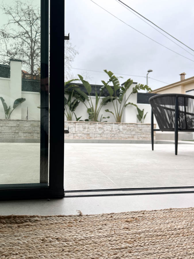 Corredera Minima Slide K·LINE instalada en vivienda