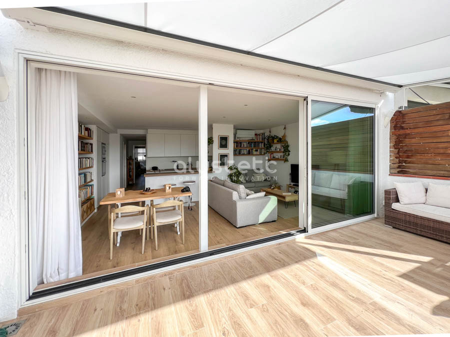 Gran balconera corredera K·LINE KL-BC Plus del proyecto Tarátsa en Sitges