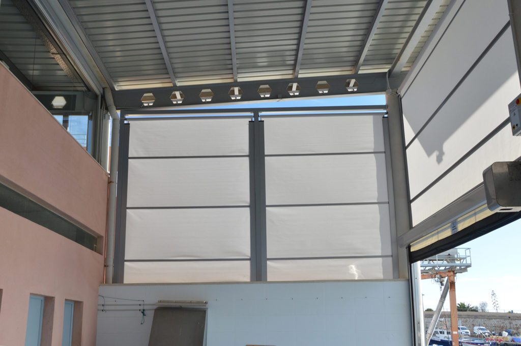 Puertas automáticas y toldos verticales guiados