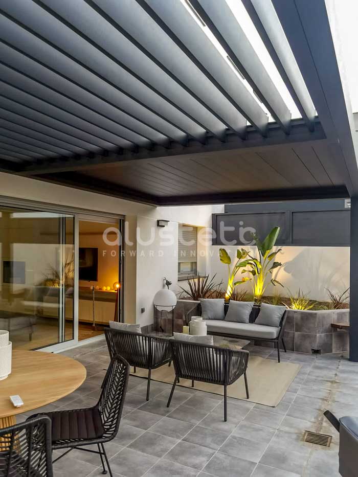 Bioclimatic pergola integrated into the Vioklimatikós terrace