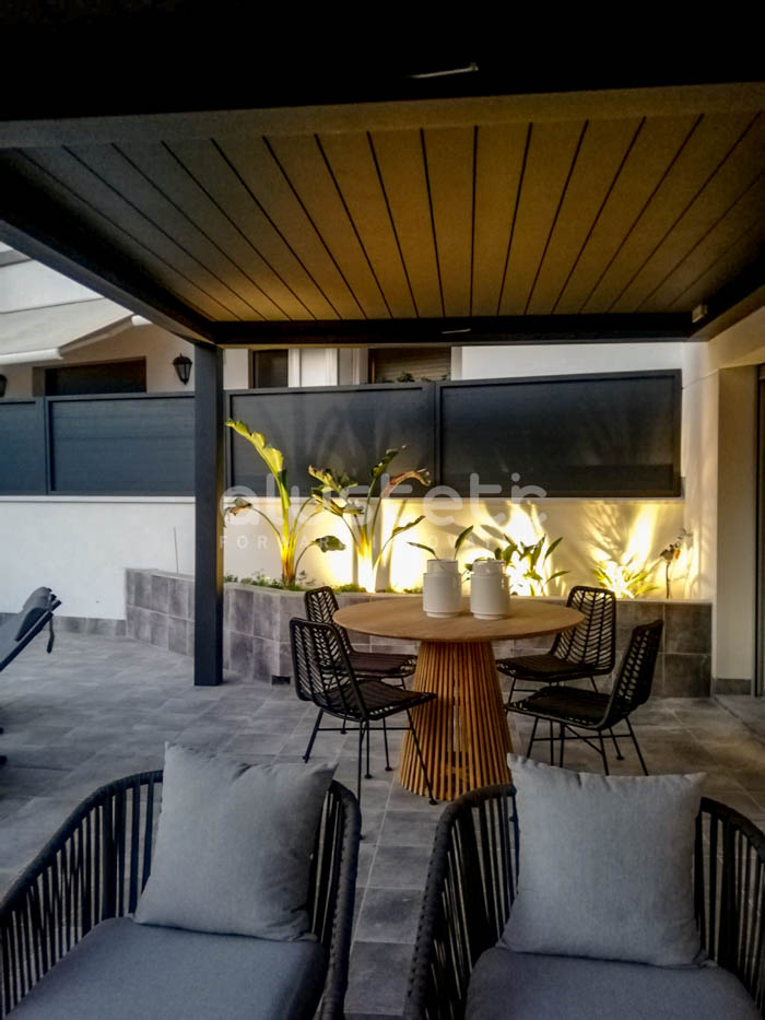 Detail of the adjustable louvres at the Vioklimatikós bioclimatic pergola
