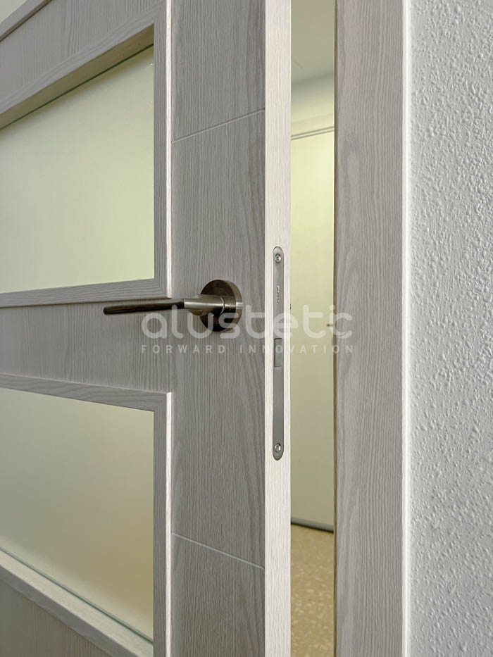 White oak aluminium door in Tarragona