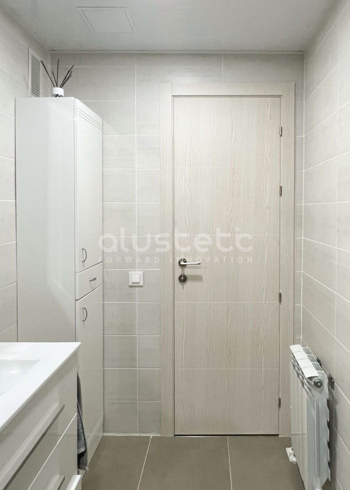 White oak finish aluminium interior doors installed in the Safínea project in Tarragona