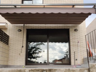 Toldo corredero con estructura 80x40mm